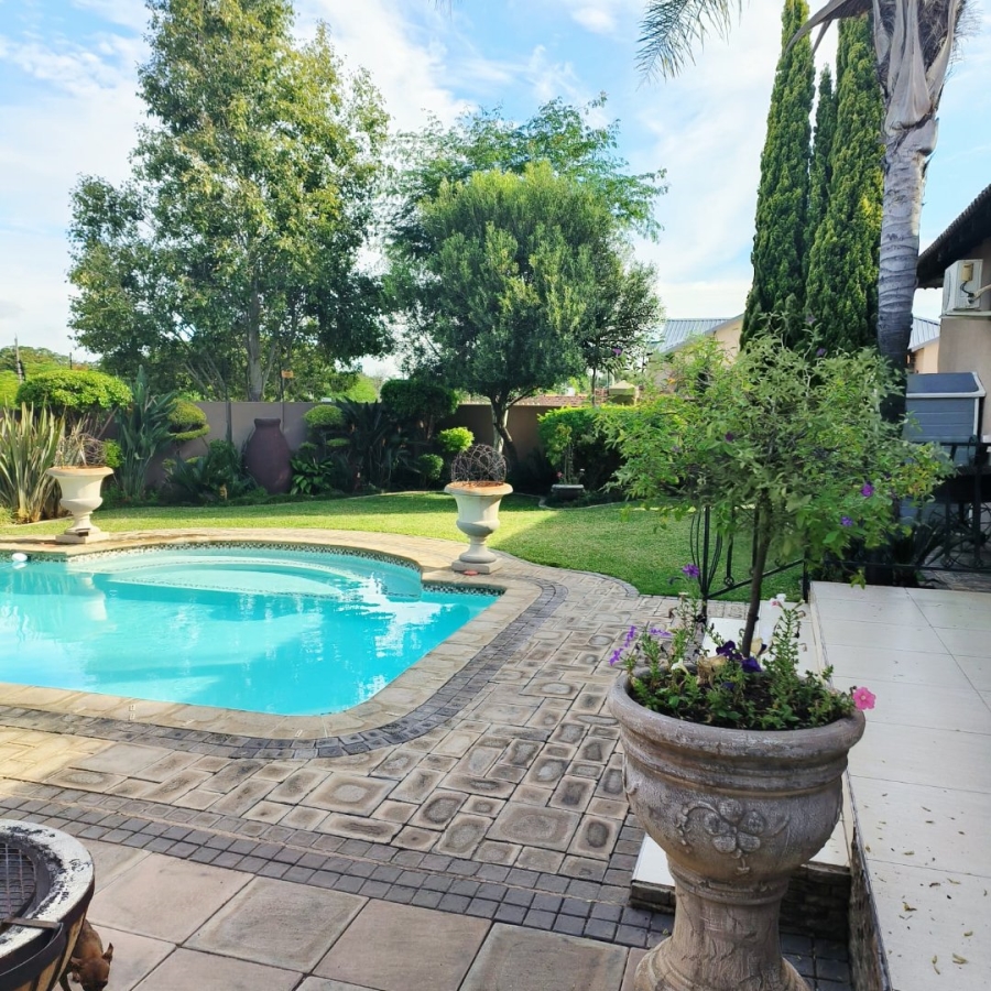 4 Bedroom Property for Sale in Wilkoppies North West